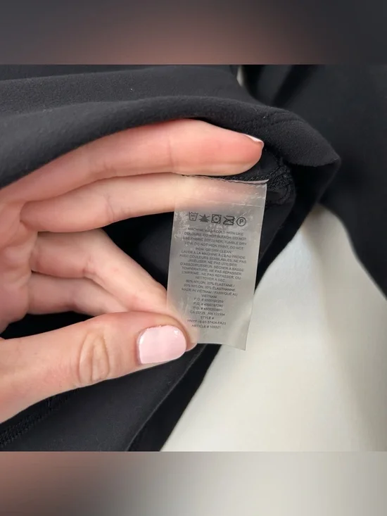 Aritzia TnAction TnaBUTTER™ Bound Longsleeve Black Size Extra Small - Picture 7 of 9